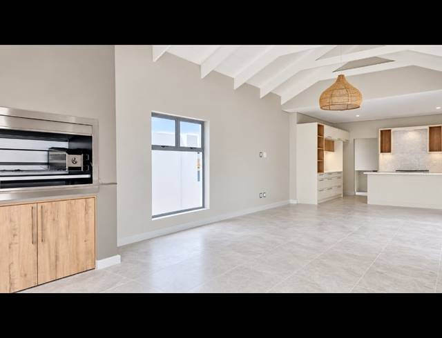 4 BEDROOM FREESTANDING FOR SALE IN SANDOWN